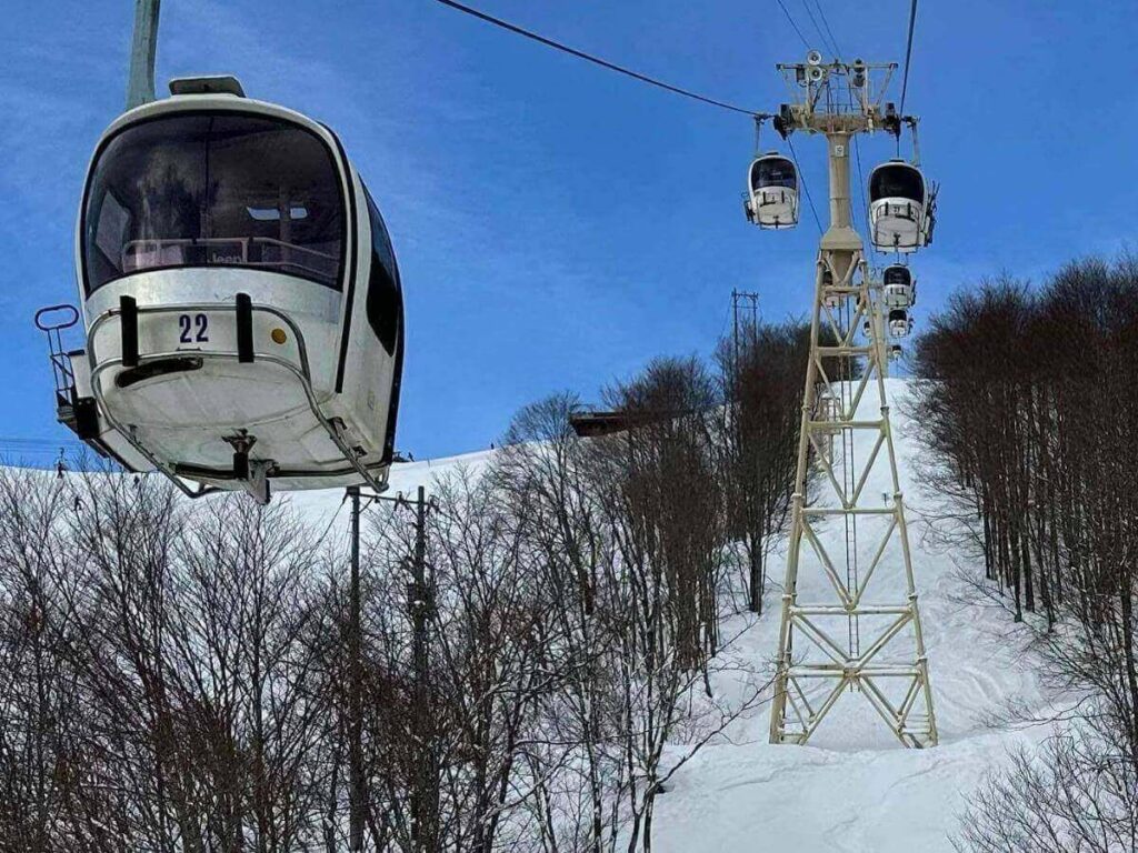 View from the Silver Queen Gondola looking down over Aspen Valley with layered ridgelines