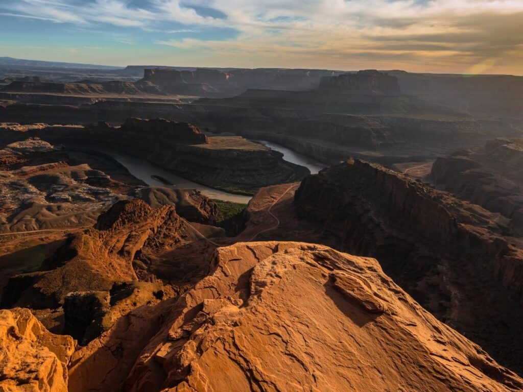 Colorado River looping below cliffs at Dead Horse Point State Park