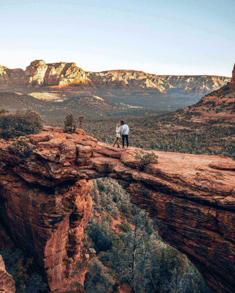 Desert hiking trail leading to Devil's Bridge in Sedona
