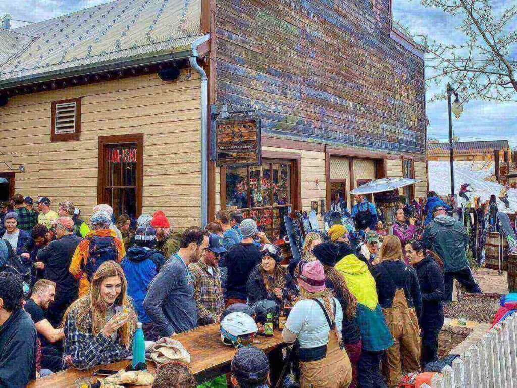 Après-ski bar in Park City with people relaxing after skiing