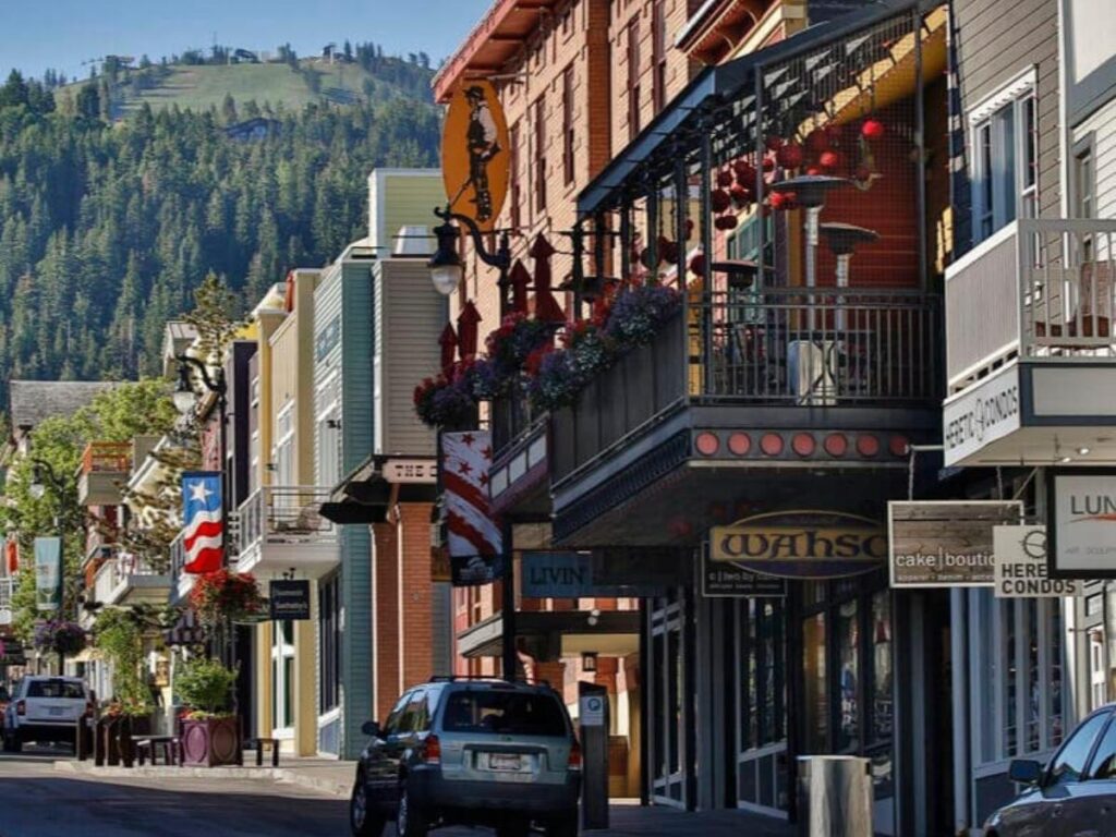 Summer hiking trail in Park City with green landscape
