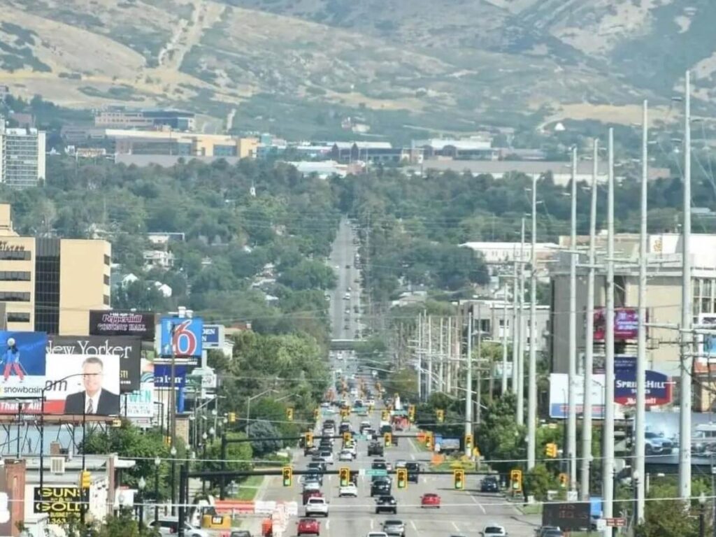Scenic mountain road drive from Salt Lake City to Park City