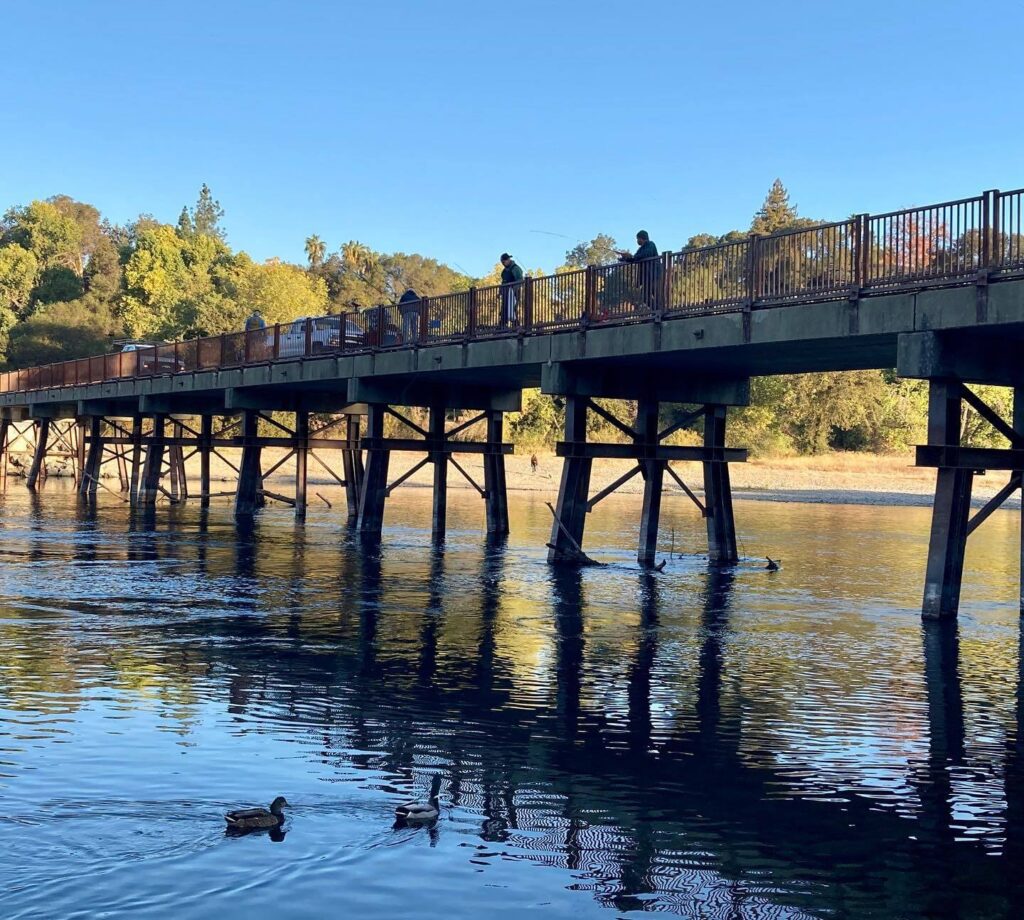 Scenic American River Parkway trail in Sacramento