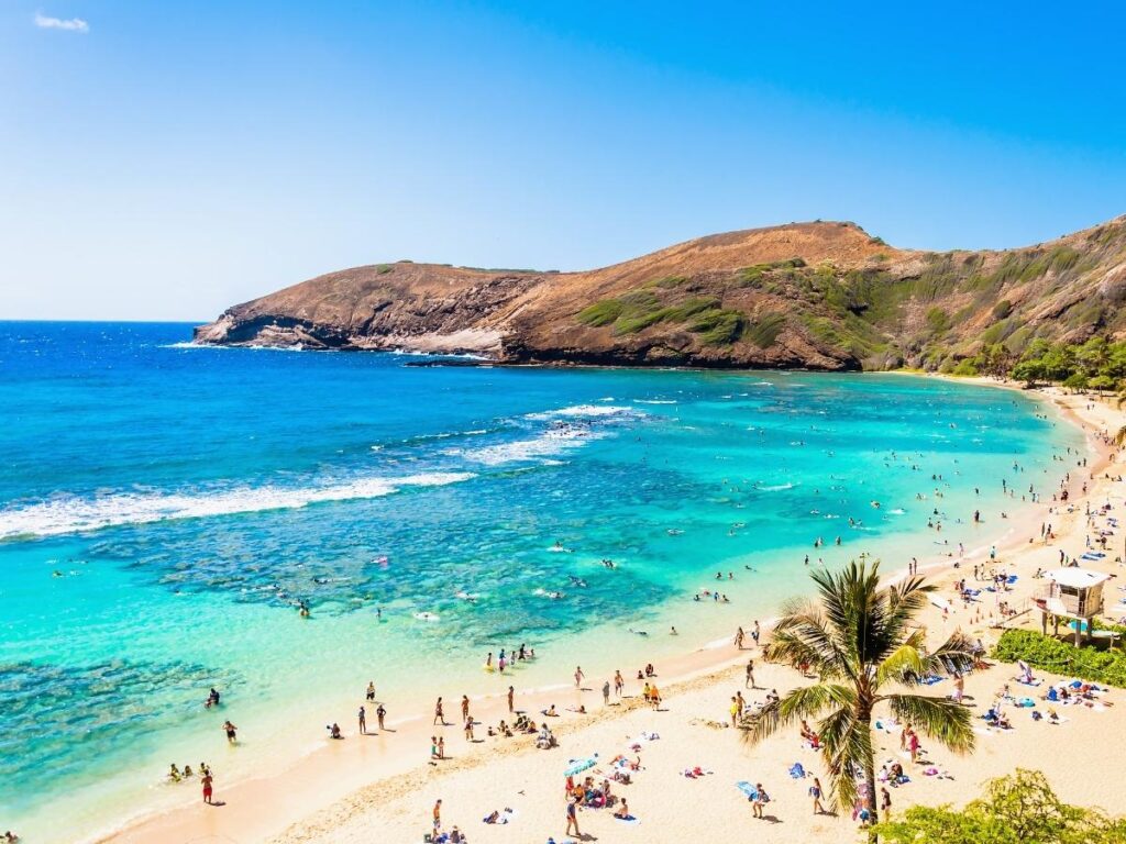 Crowd at Hanauma Bay in Oahu