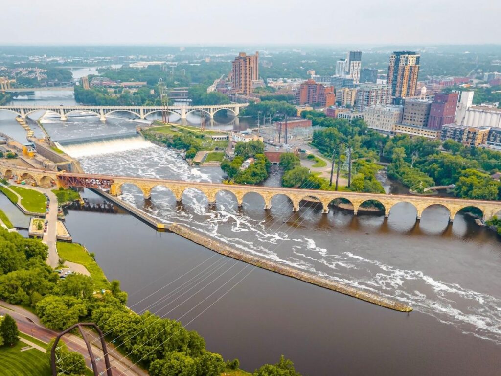Mississippi River and mill ruins seen from Stone Arch Bridge