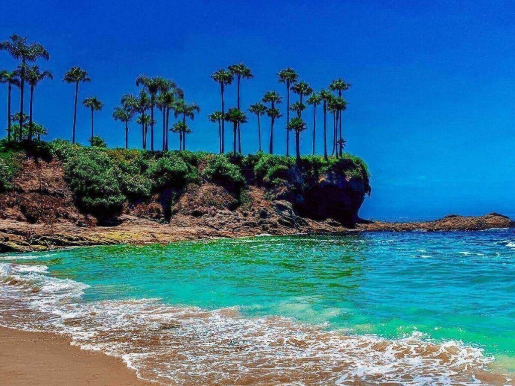 Calm late morning at Crescent Bay Beach in Laguna Beach