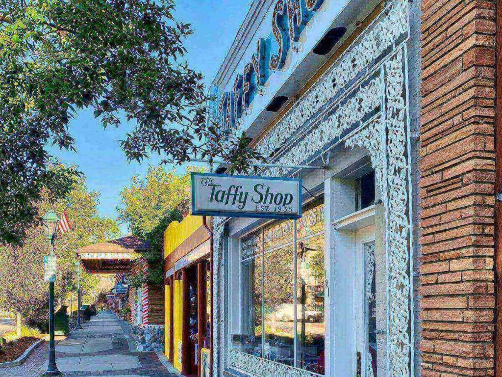 Local shops and cafés lining the streets of downtown Estes Park.