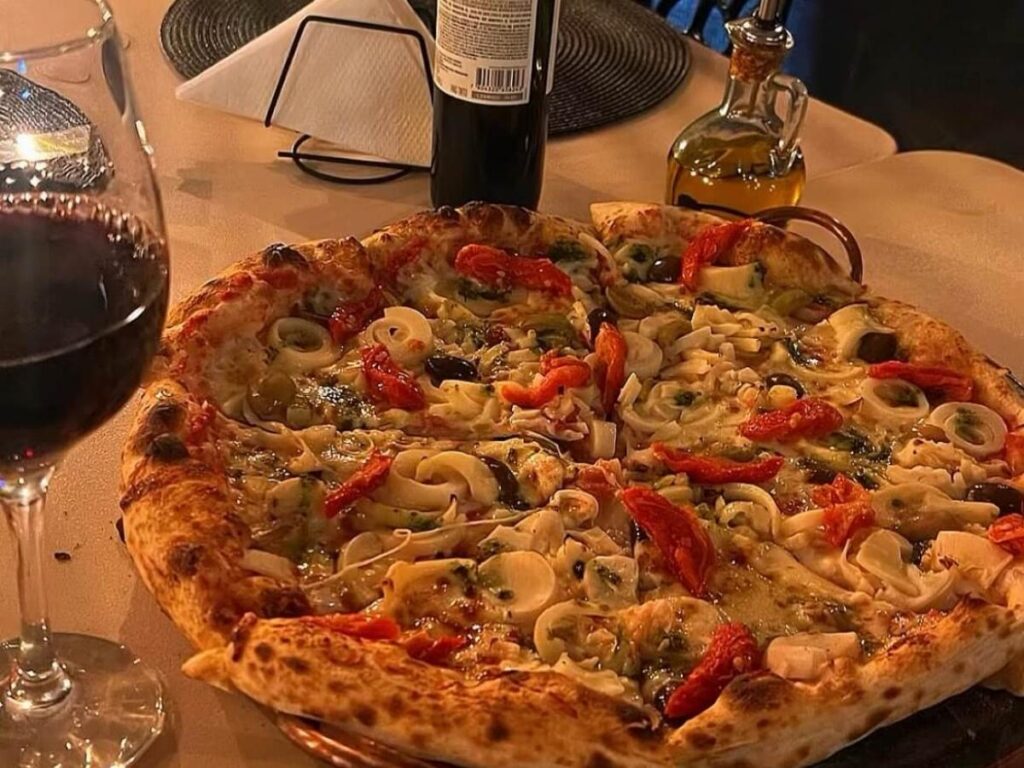 Casual pizza restaurant in Estes Park popular with hikers.