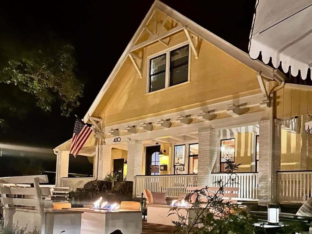 Mountain lodge surrounded by pine trees near Flagstaff