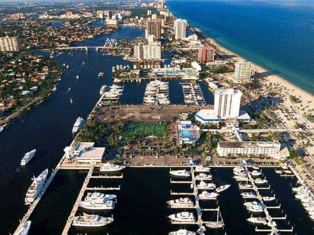 Waterfront homes and canals in Fort Lauderdale reflecting the city’s relaxed pace