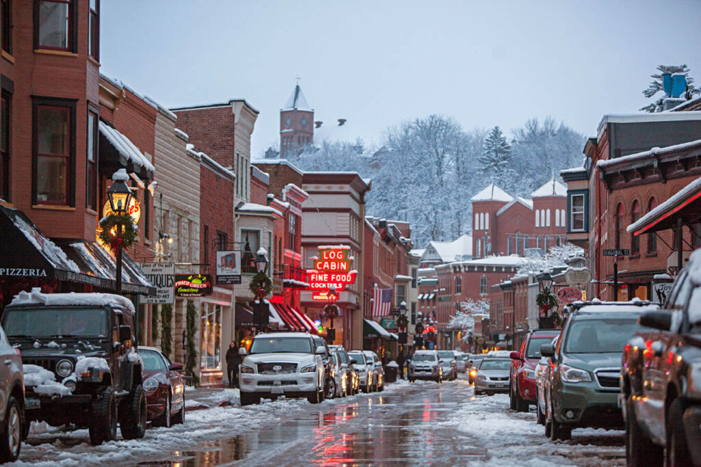 Scenic resort near Galena Illinois with views of rolling hills