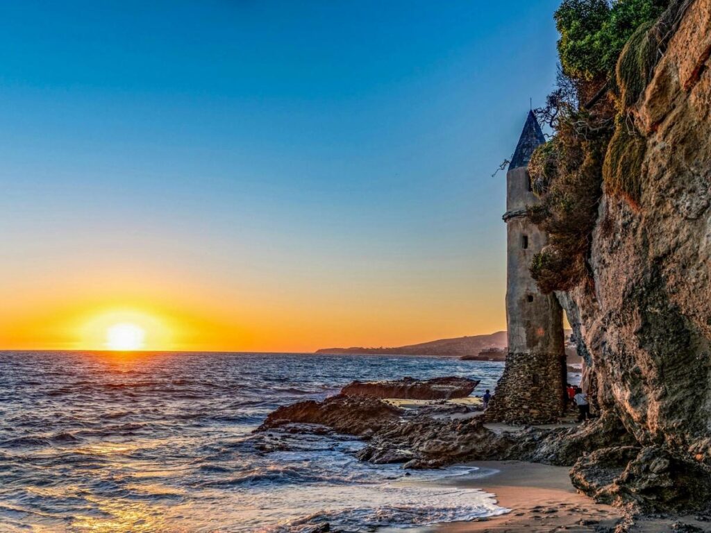 Coastal cliffs and ocean views in Laguna Beach, California