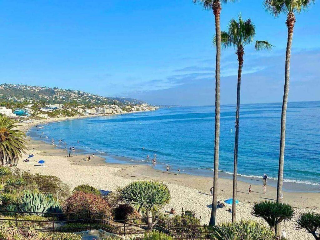 Bluff-top ocean overlook along Pacific Coast Highway in Laguna Beach
