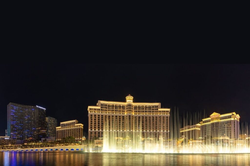 Bellagio fountains dancing at night