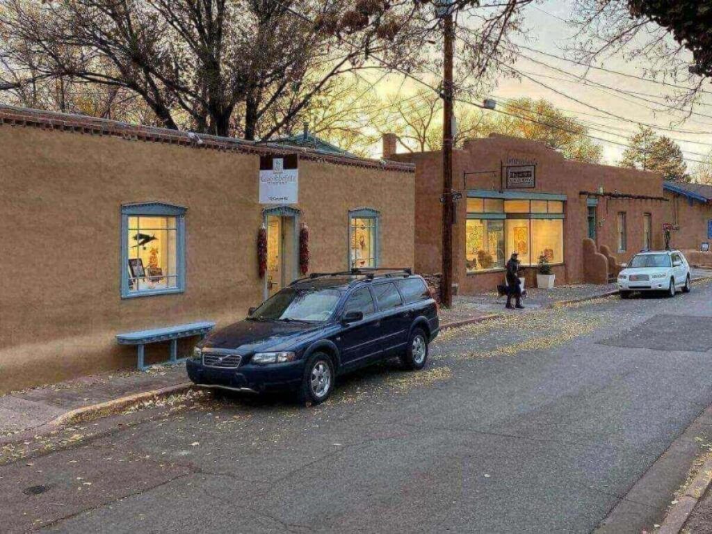 Walking Canyon Road in Santa Fe at an unhurried pace