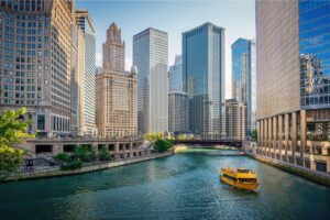 Architecture boat cruise on the Chicago River with skyline views