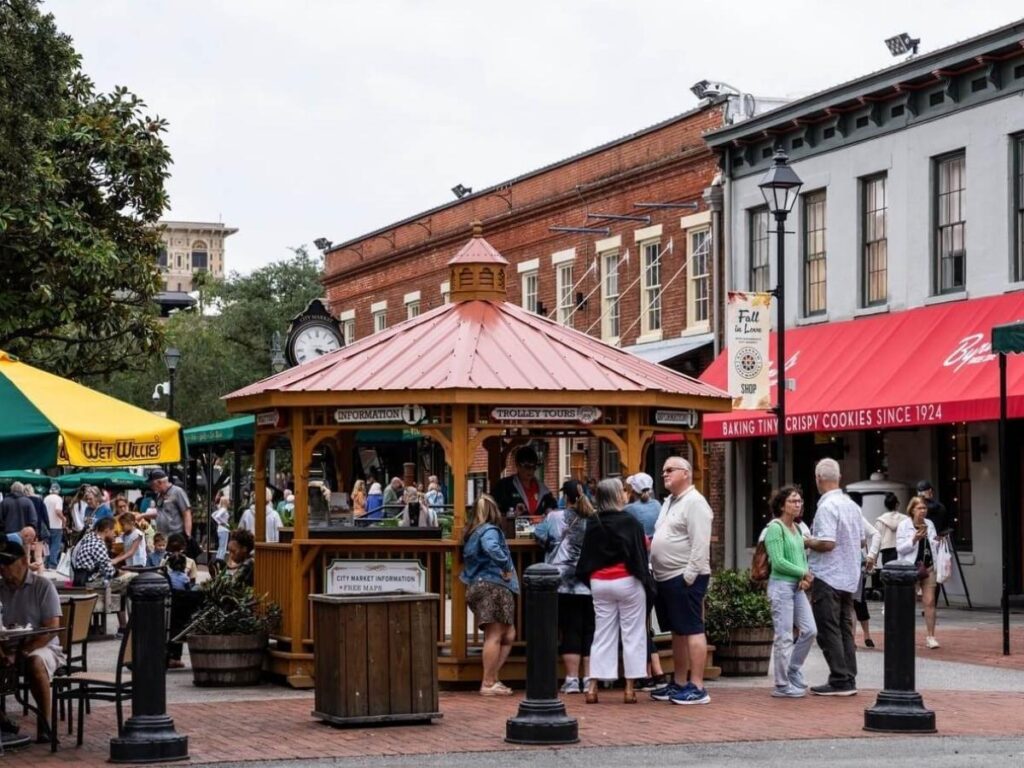 City Market area in Savannah during the evening with restaurants and foot traffic