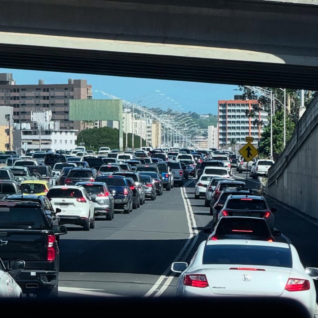 Afternoon traffic in Honolulu near Waikiki Beach