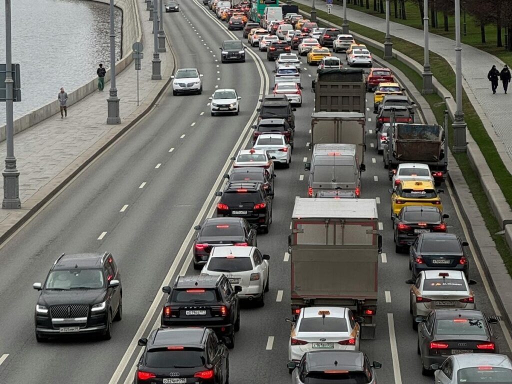 Afternoon traffic near Waikiki in Honolulu