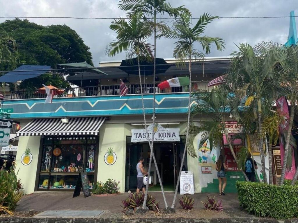 Wide sandy shoreline at Kailua Beach on Oahu