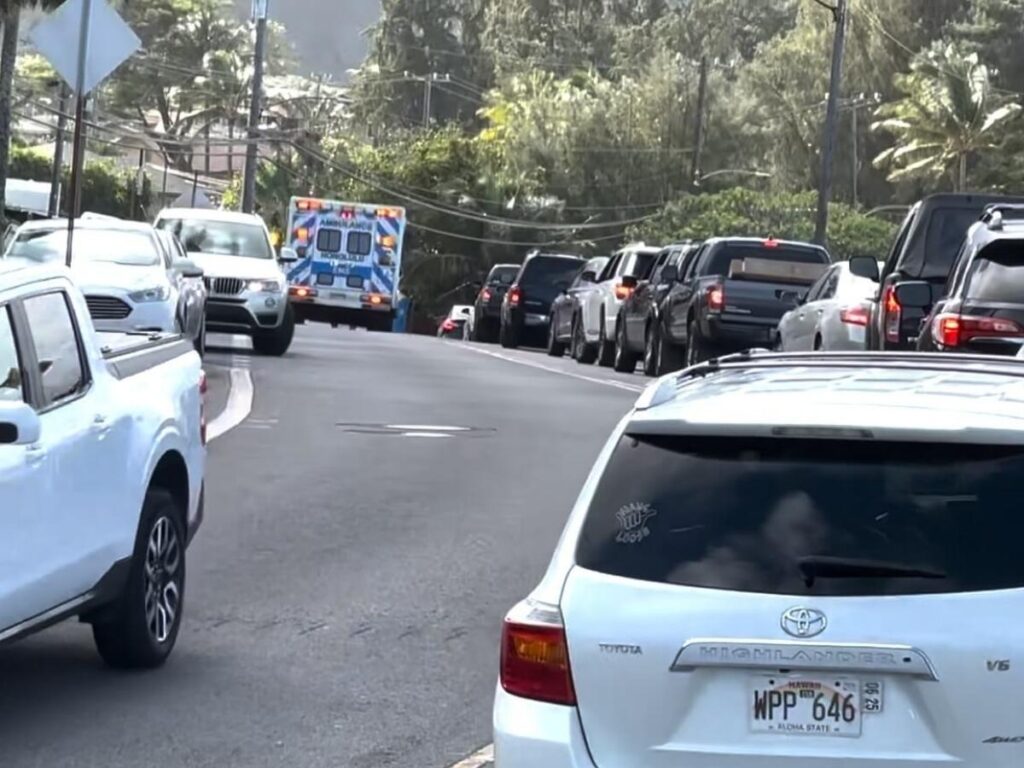 Residential street parking near Lanikai Beach on Oahu