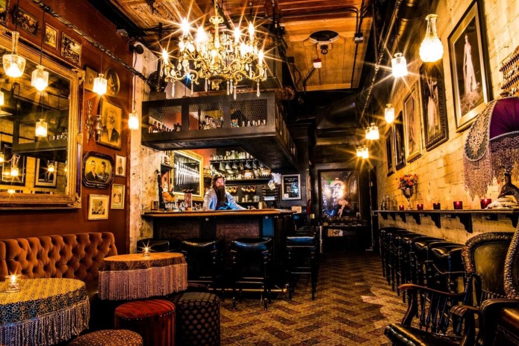 Hidden speakeasy in Las Vegas with vintage ambiance