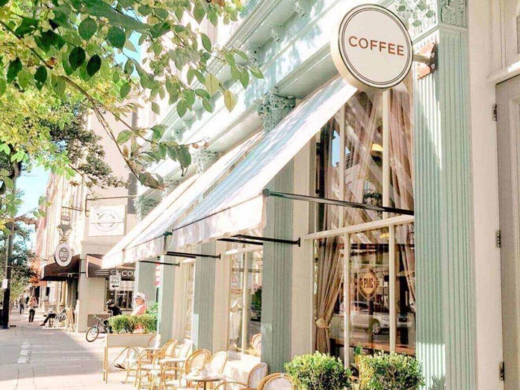 Morning coffee stop in Savannah’s historic district during a slow travel day