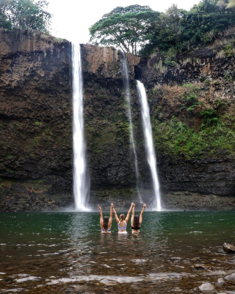 Twin waterfalls at Wailua Falls