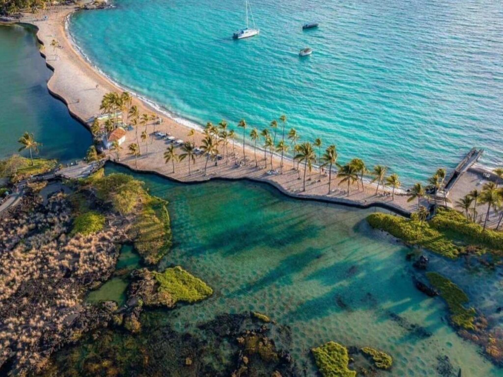 Calm ocean conditions at Anaehoʻomalu Bay in the morning