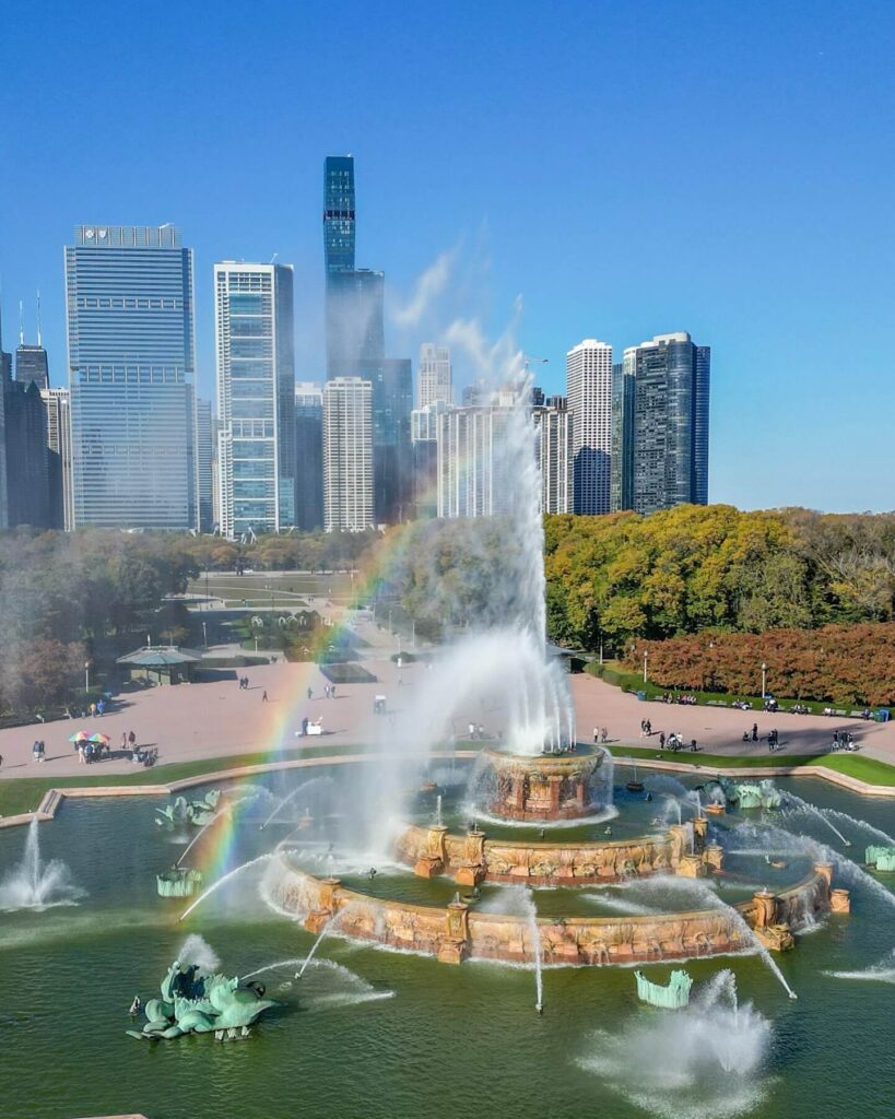 Buckingham Fountain illuminated at sunset with the Chicago skyline