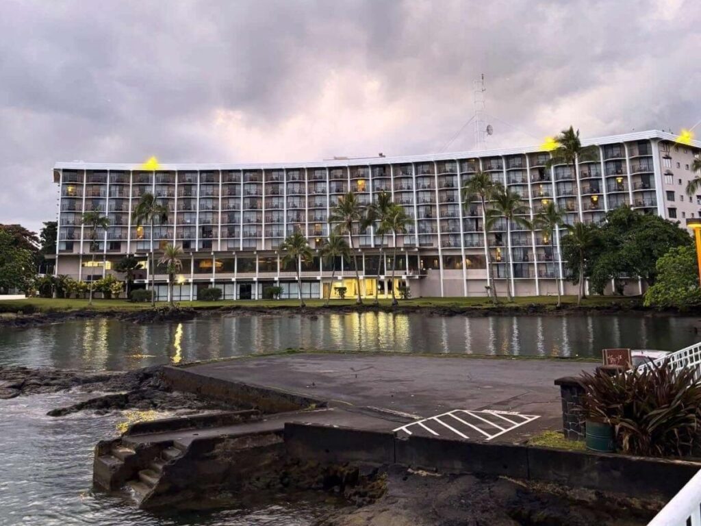 Castle Hilo Hawaiian Hotel overlooking Hilo Bay