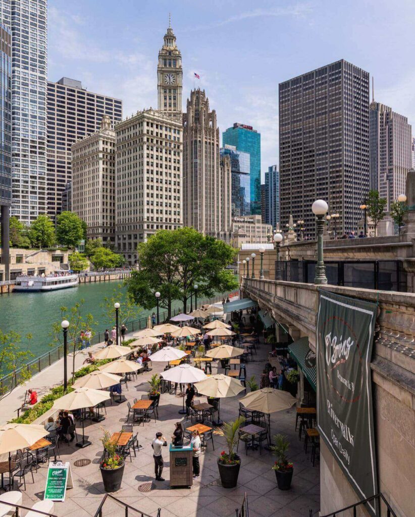 Outdoor café along the Chicago Riverwalk overlooking the river