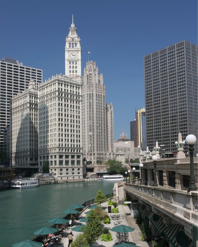 Outdoor restaurants and walking path along the Chicago Riverwalk