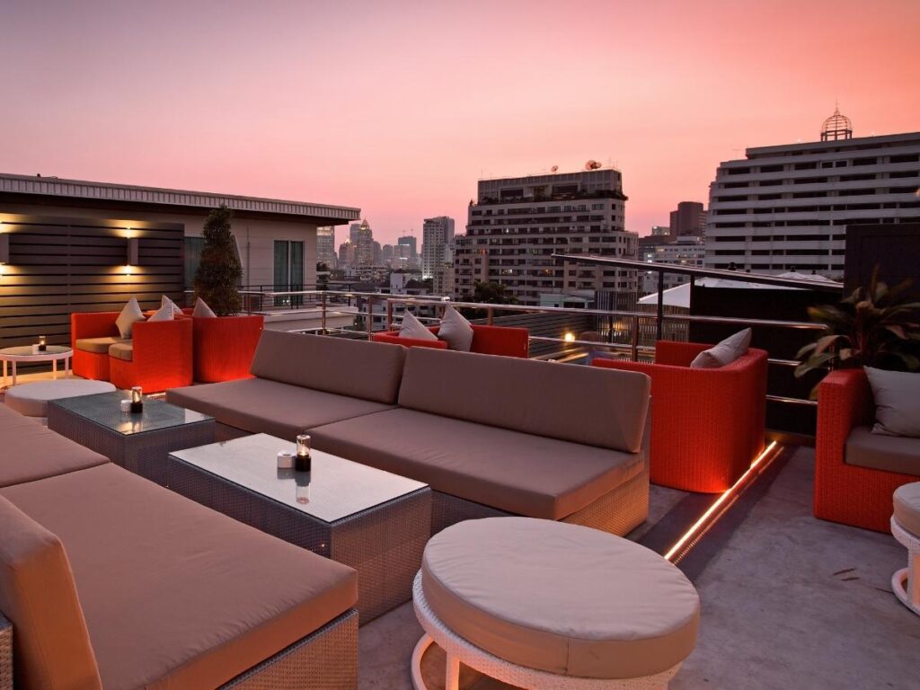 Rooftop bar with sunset views of the Chicago skyline
