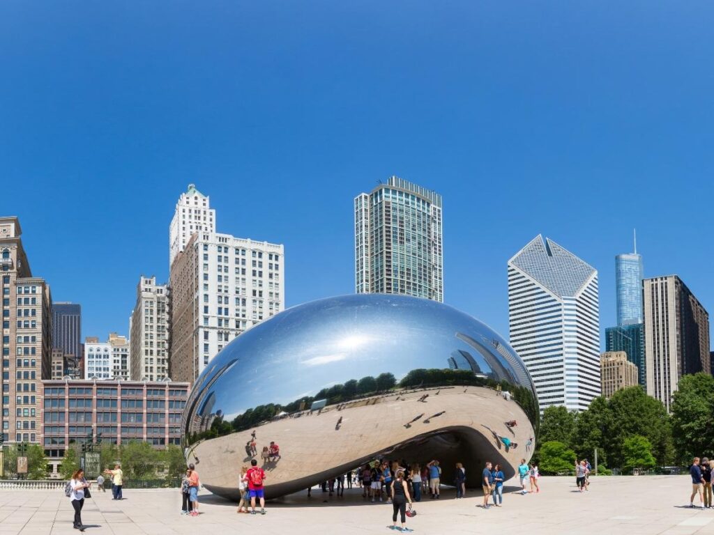Cloud Gate sculpture in Millennium Park, Chicago