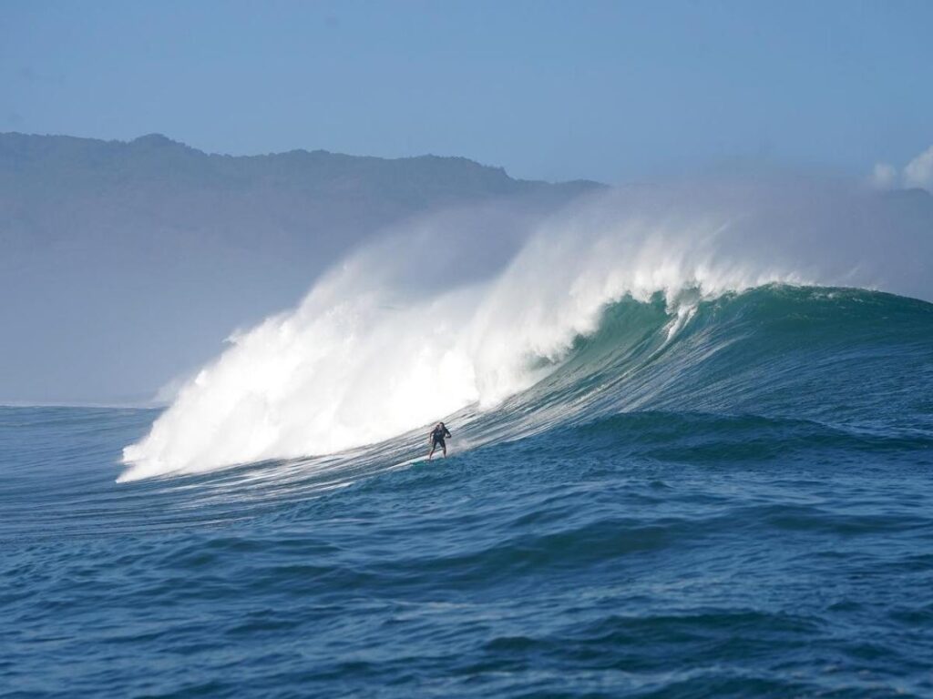 Surf along the North Shore near Haleiwa on Oahu
