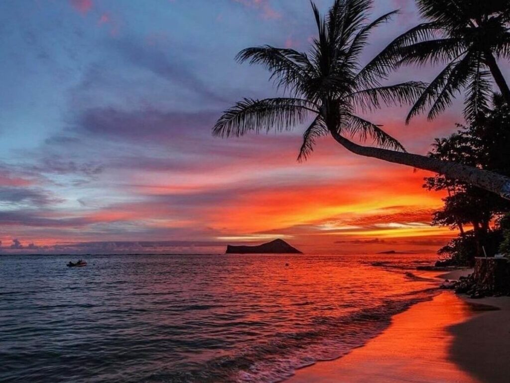 Sunset over Hanalei Bay on Kauai with mountains in the background