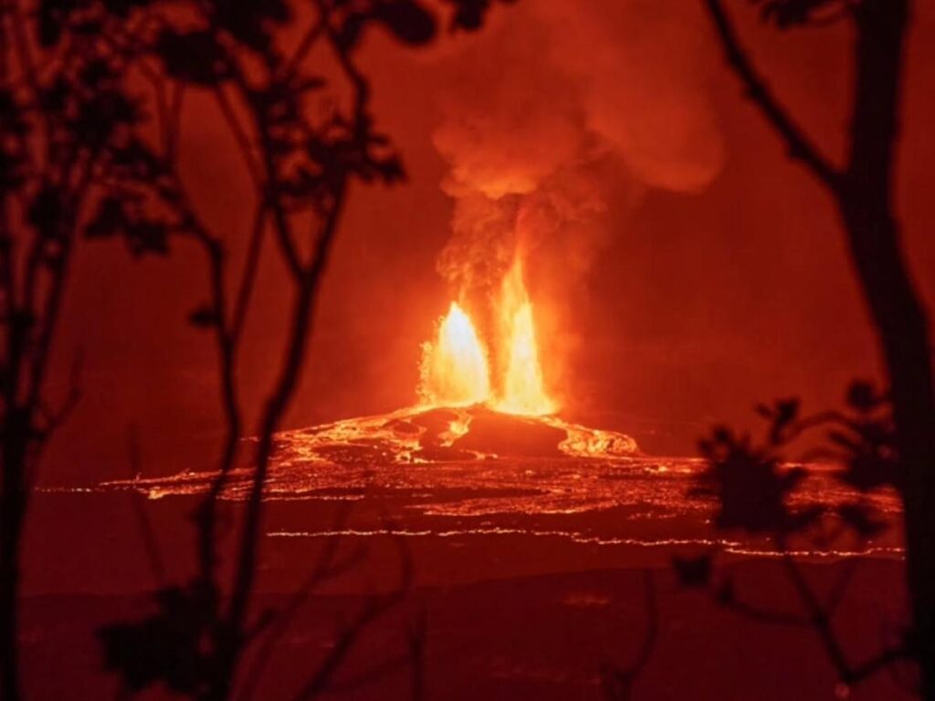 View of Kīlauea crater at Hawaii Volcanoes National Park