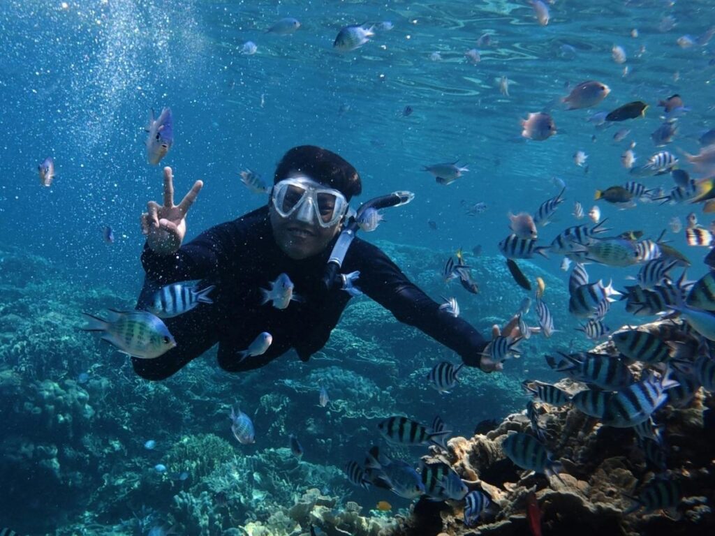 Clear turquoise water at Hulopoe Bay in Lanai, Hawaii ideal for snorkeling