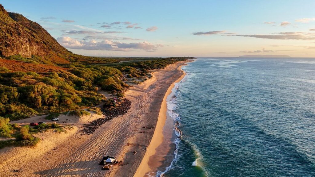 Panoramic view of Polihale State Park with the Nā Pali Coast on Kauai