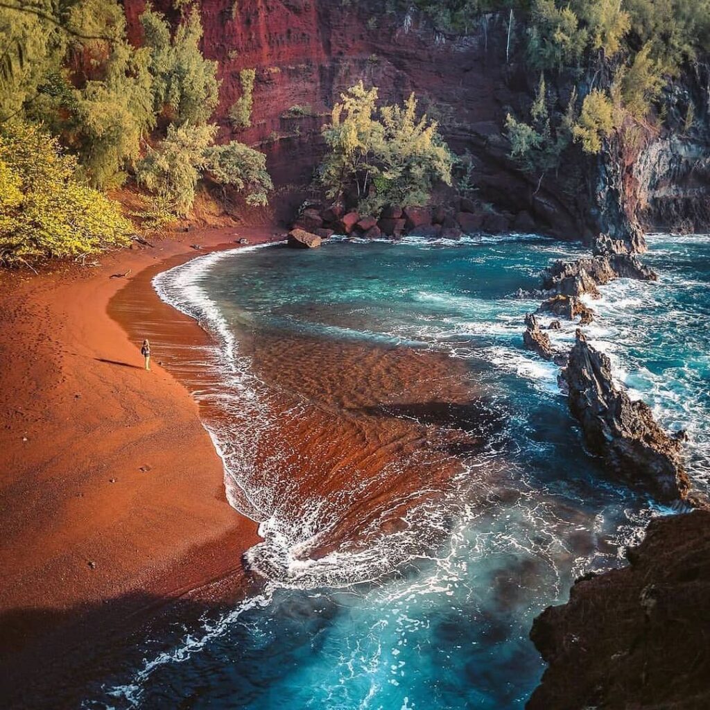 Kaihalulu Red Sand Beach