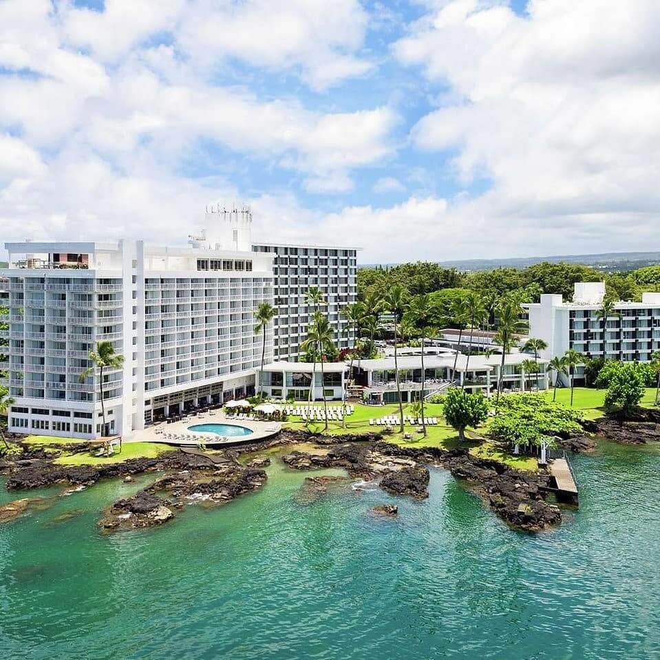 Shops, restaurants, and ocean views along Aliʻi Drive in Kailua-Kona