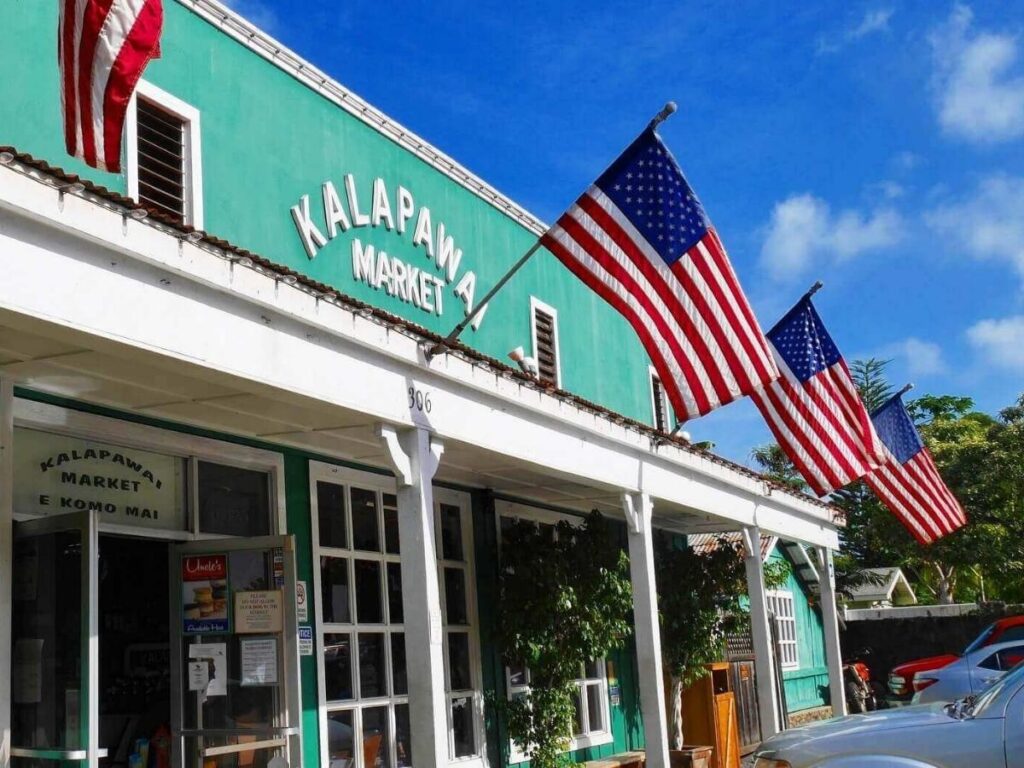Local shops and cafés in Kailua town on Oahu