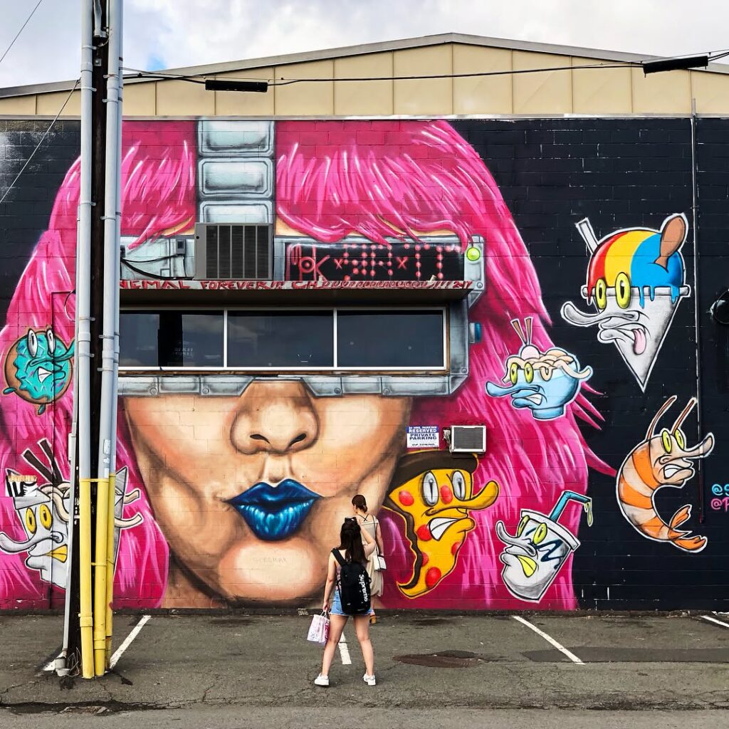 Colorful mural on a building wall in the Kaka‘ako neighborhood