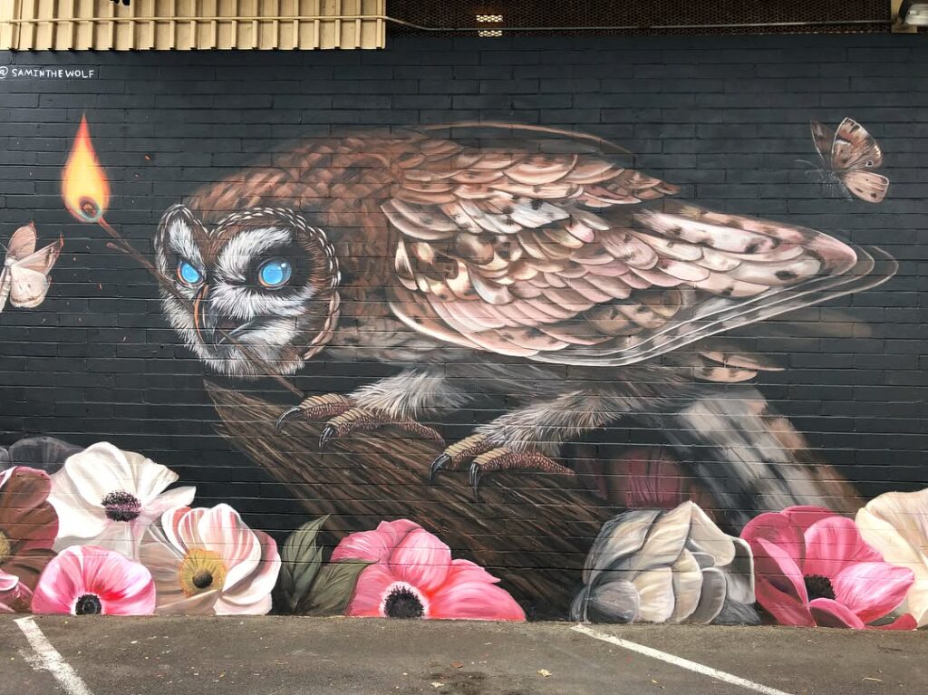 Colorful mural on a building wall in the Kaka‘ako neighborhood