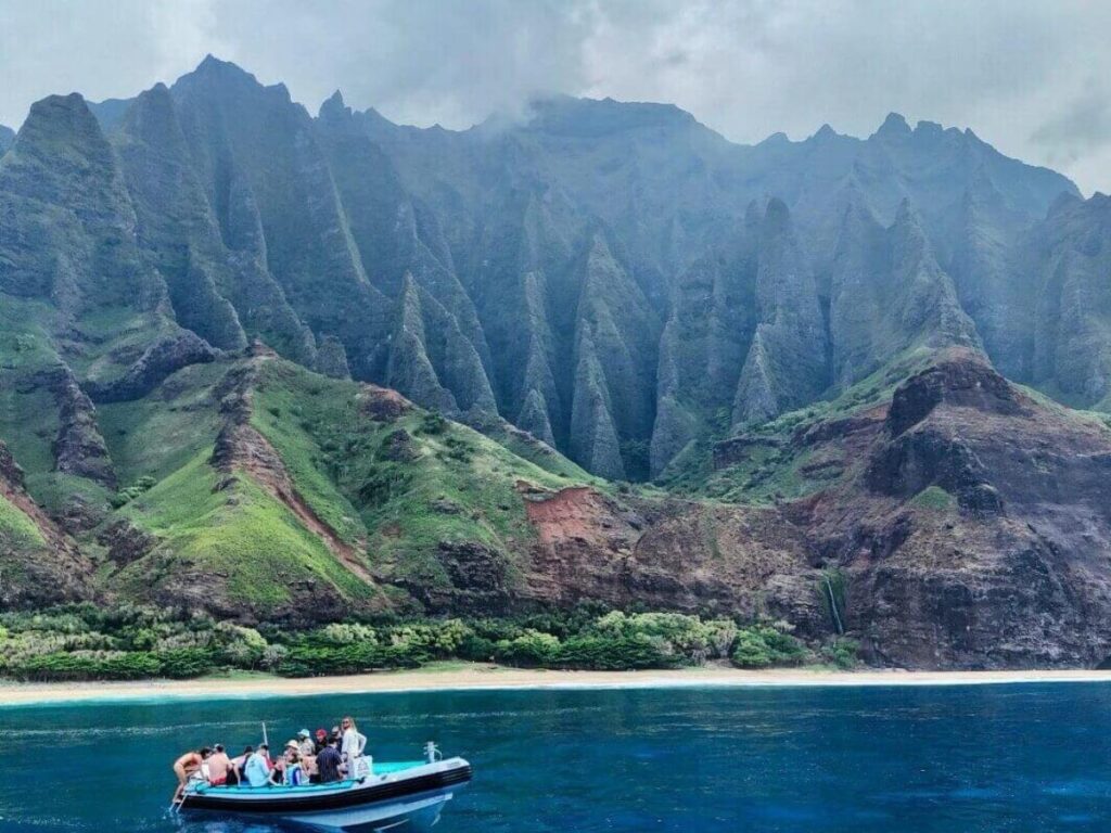 View from Kalalau Lookout overlooking the Nā Pali Coast in Kauai