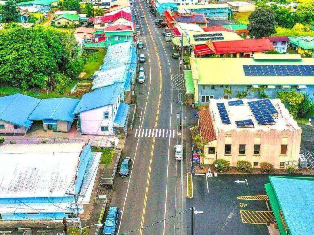 Small-town street in Kaunakakai on Molokai