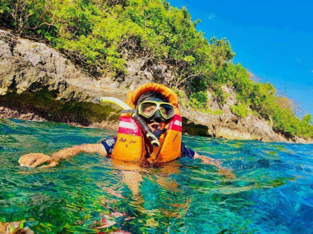 Snorkeling over coral reef at Kealakekua Bay on the Big Island of Hawaii