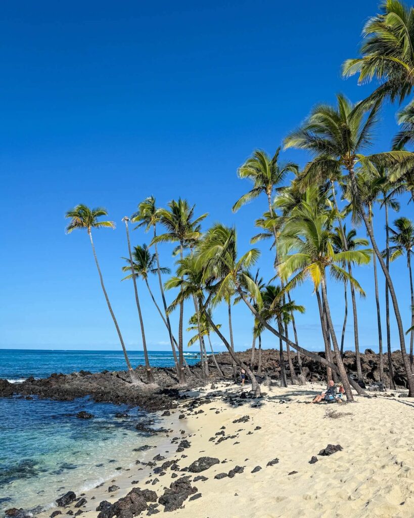 Sunny summer day on the Kona Coast with clear water and beachgoers
