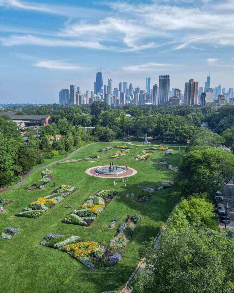 Tree-lined streets and historic homes in Chicago's Lincoln Park neighborhood